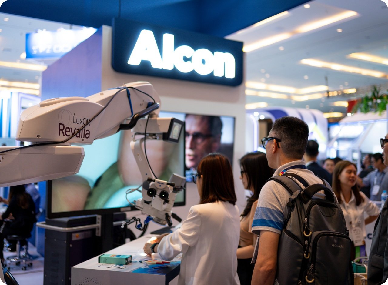 The Alcon Booth Experience